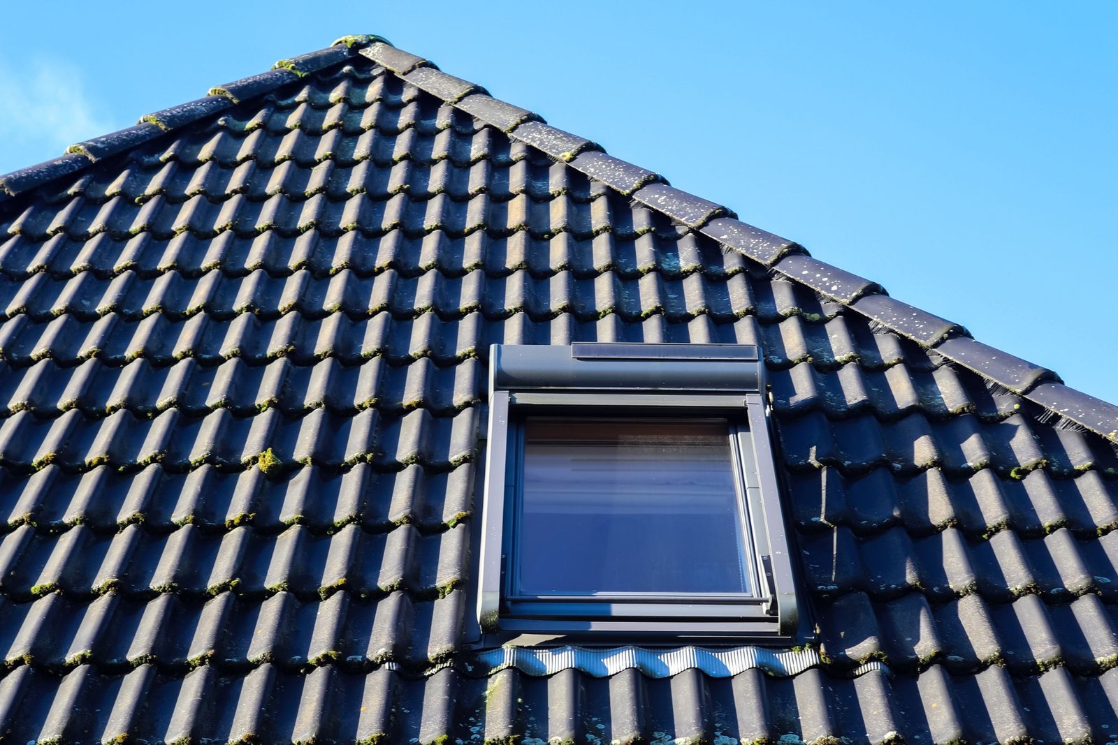 Equipement de fenêtre de toit Velux, store et accessoire